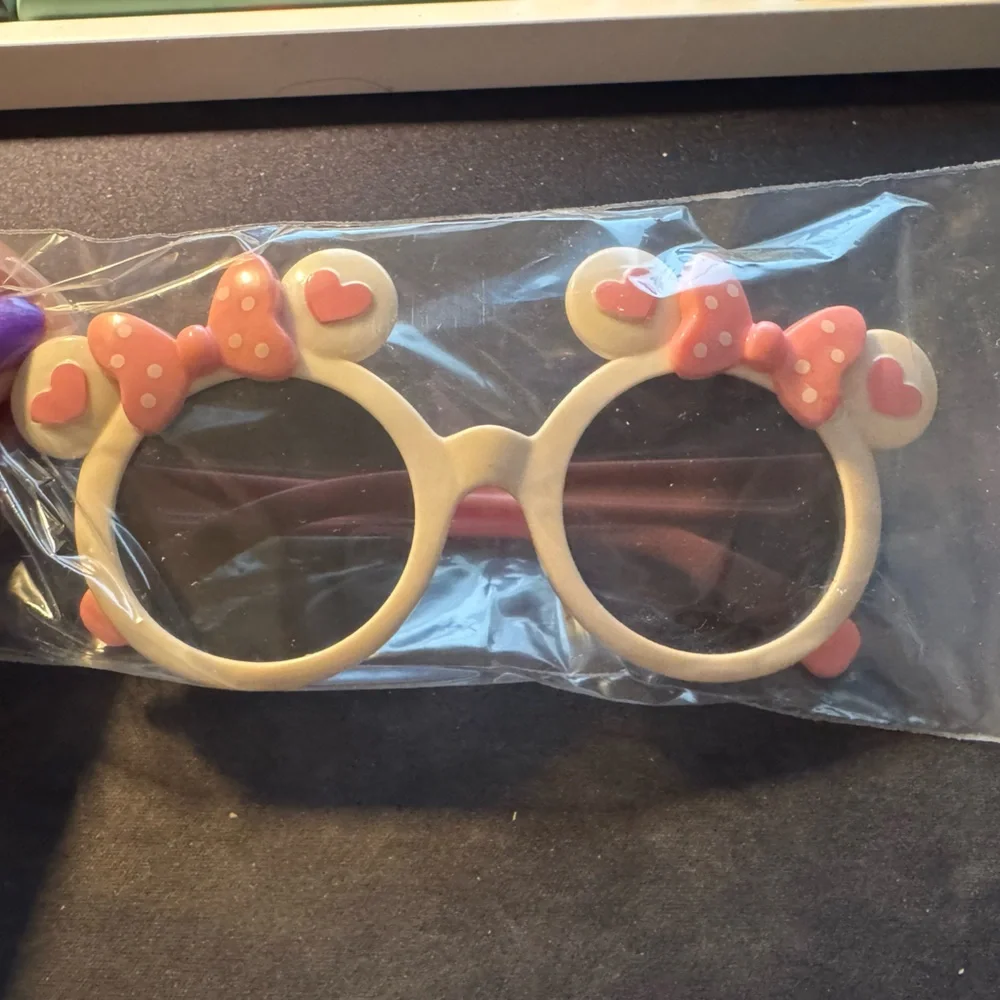 New Kids Heart Bow Minnie Mouse themed Sunglasses - Pink, White, Tan, Black